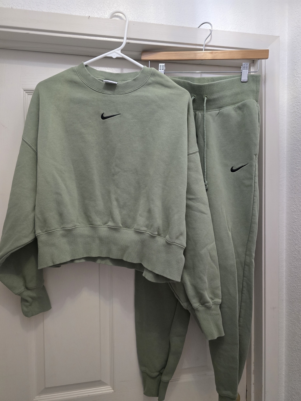 Nike Junior Womens Olive Green Fleece Sweatshirt & Joggers Set - Picture 2 of 6
